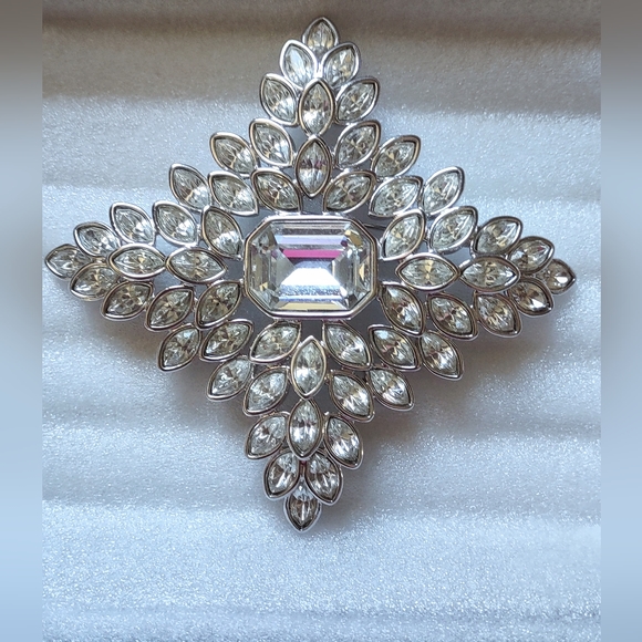 Kenneth Jay Lane Crystal Cruciform Brooch - Picture 1 of 13